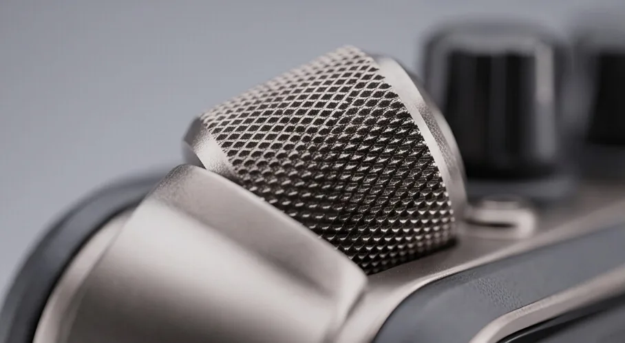 Knurled aluminium grip, macro